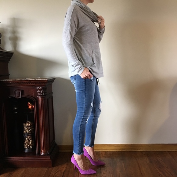 ☀️WEEKEND SALE😑 Gray Cowl Neck Hoodie - Picture 3 of 4