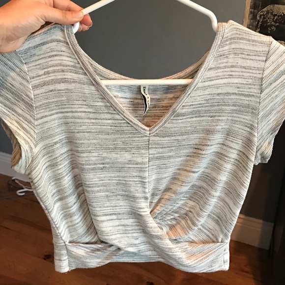 LF cropped grey & white top. - Picture 2 of 4