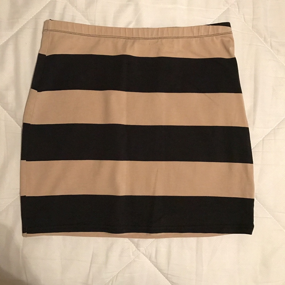 Striped mini skirt!