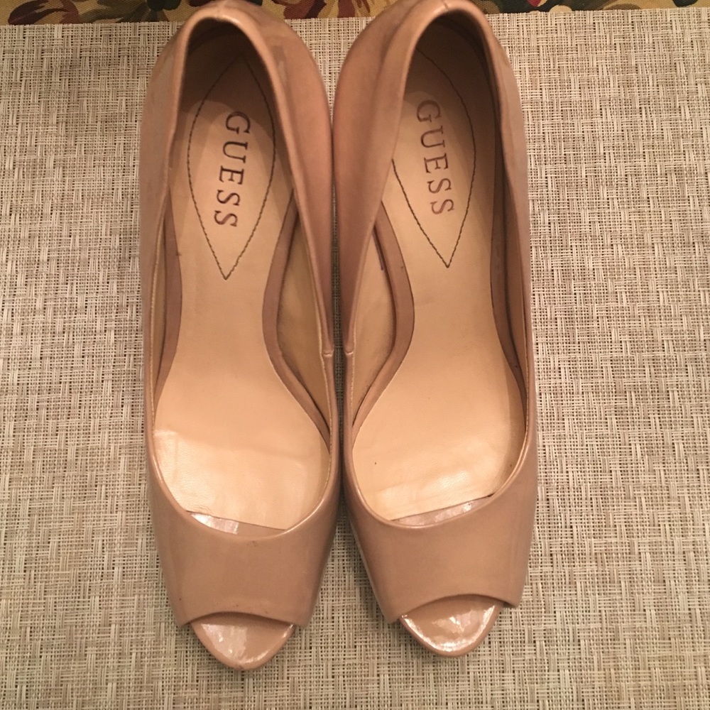 Beautiful GUESS high heels!