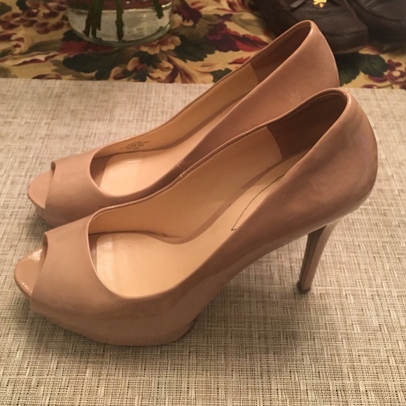Beautiful GUESS high heels! - Picture 2 of 4
