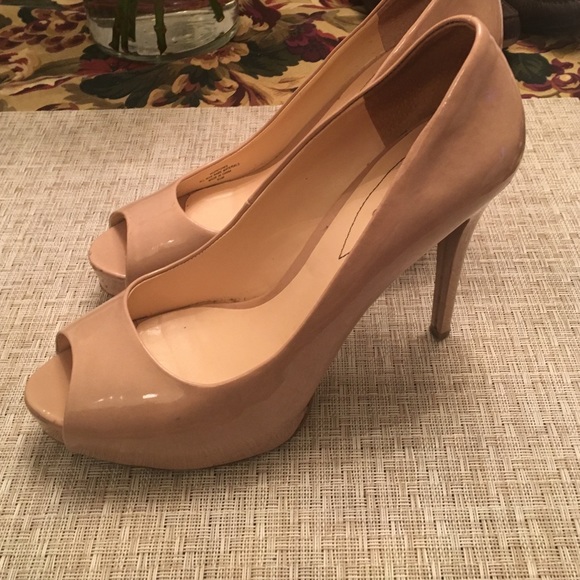 Beautiful GUESS high heels! - Picture 4 of 4