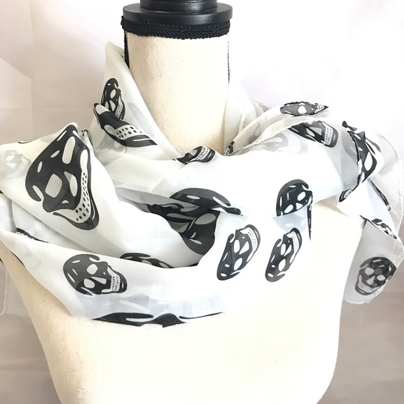 White Scull scarf - Picture 3 of 5