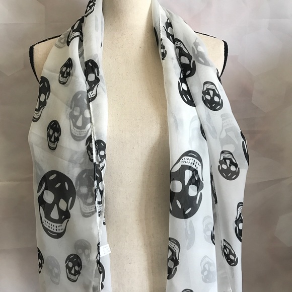 White Scull scarf - Picture 5 of 5