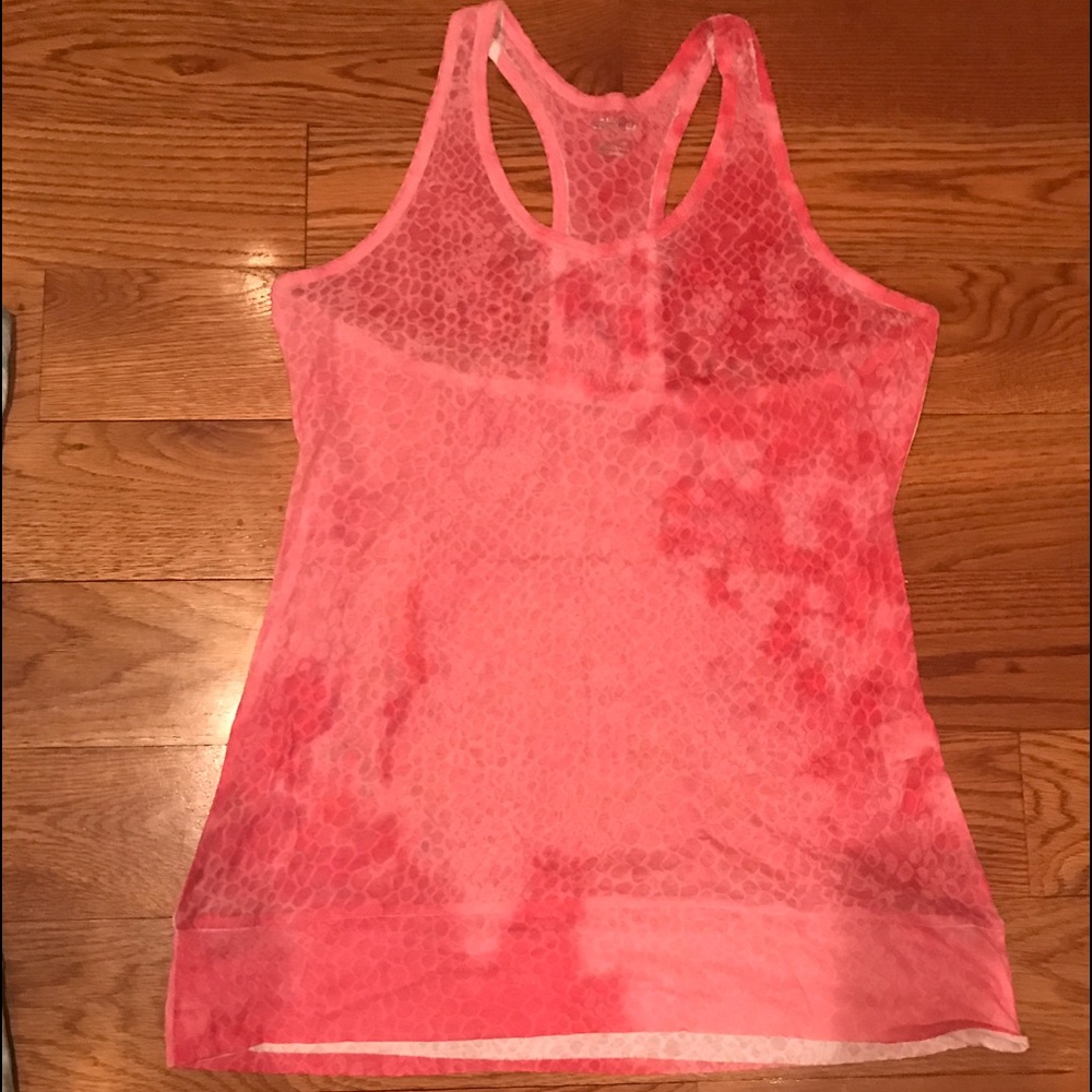Light weight yoga top