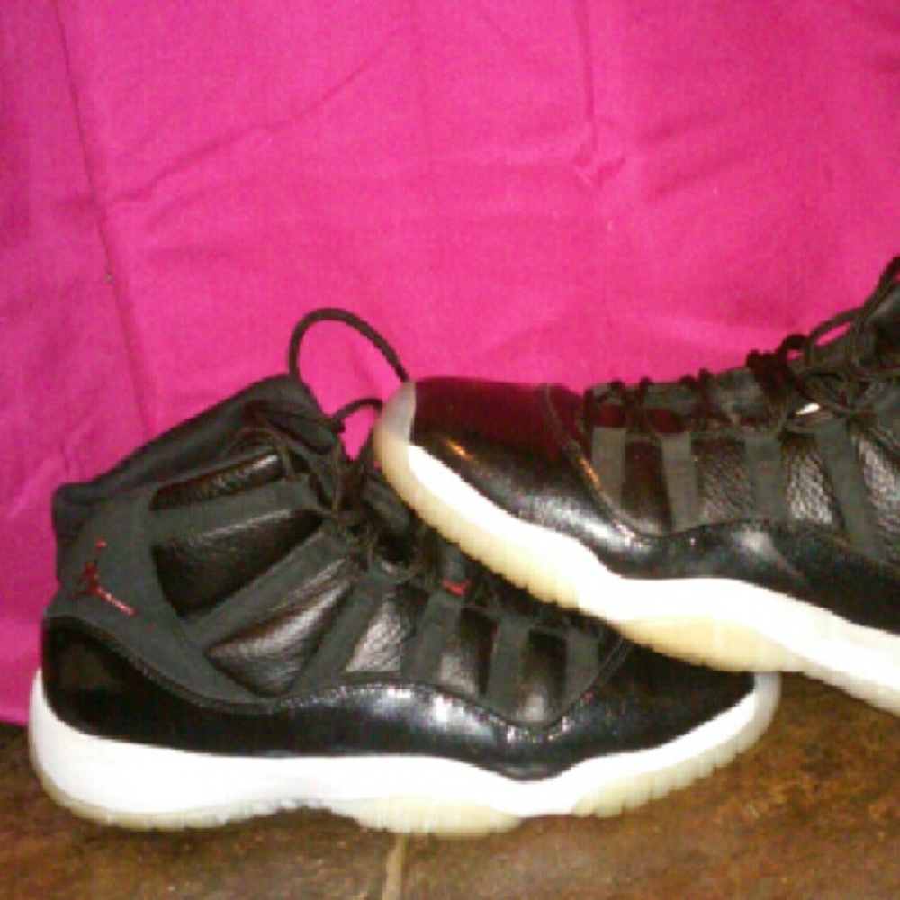 Shoes - Picture 2 of 4