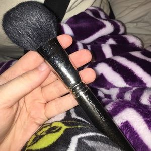 Mac 150 powder brush