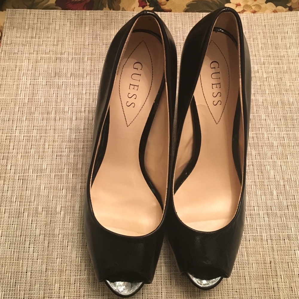 Beautiful GUESS high heels!