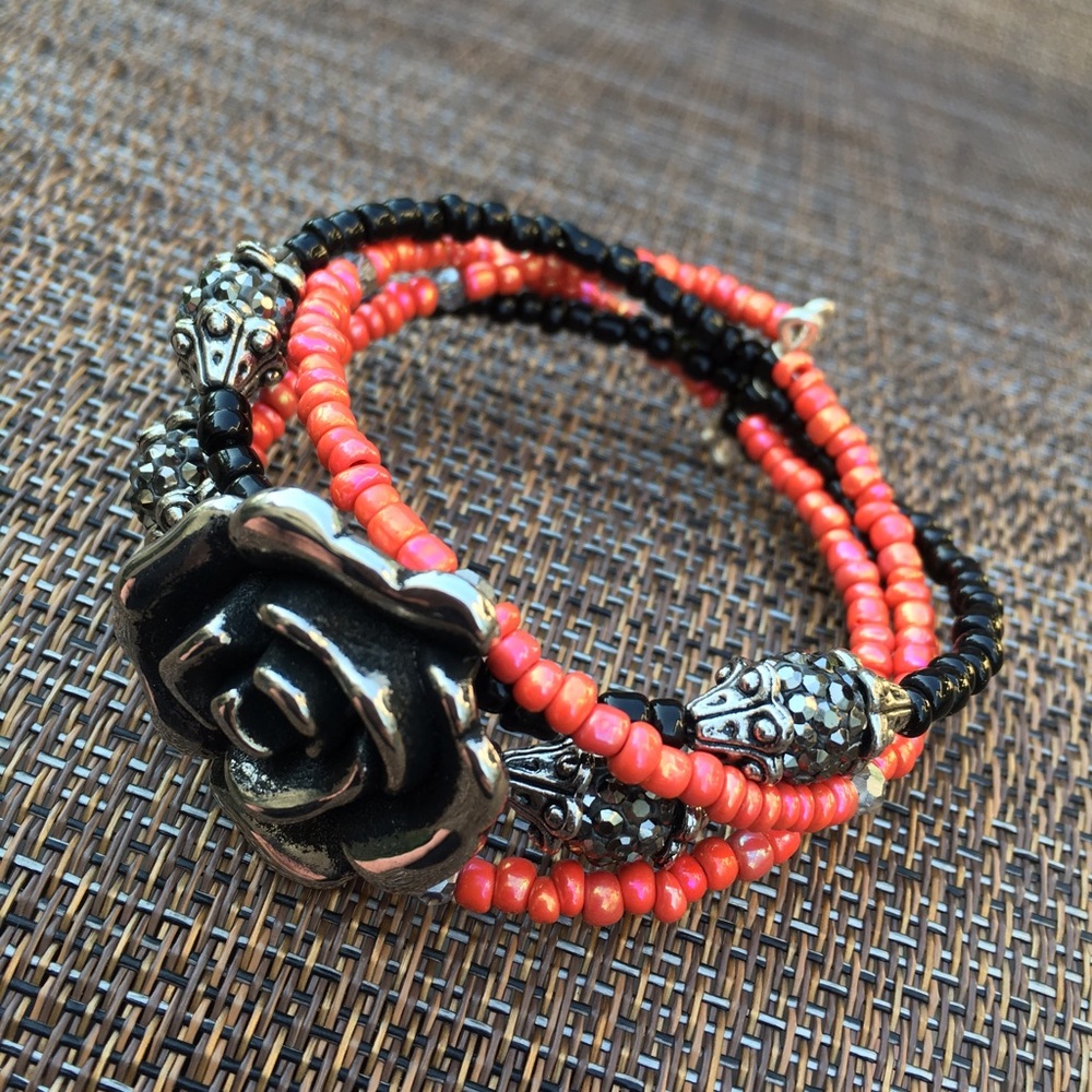 🛍 MAKE OFFER Black, coral, silver bangle bracelet