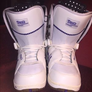 Vans women's snowboarding boots