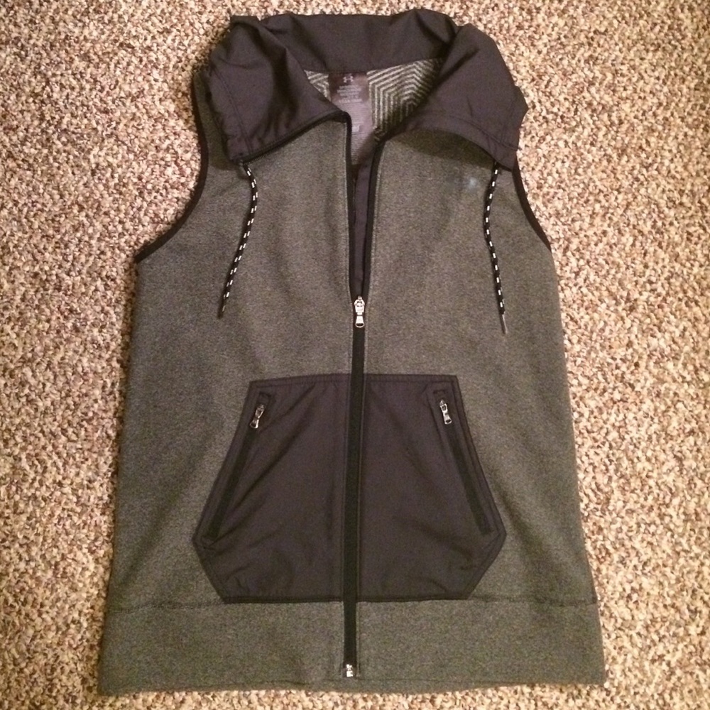Women's size Small Under Armour Cold Gear vest