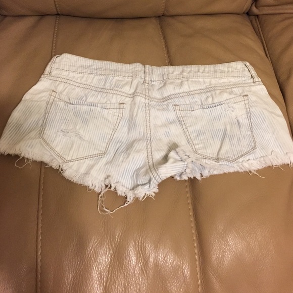 FINAL SALE ROXY distressed shorts NWOT sz 1 - Picture 2 of 3