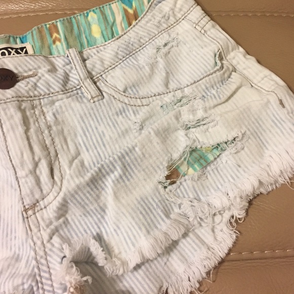FINAL SALE ROXY distressed shorts NWOT sz 1 - Picture 3 of 3