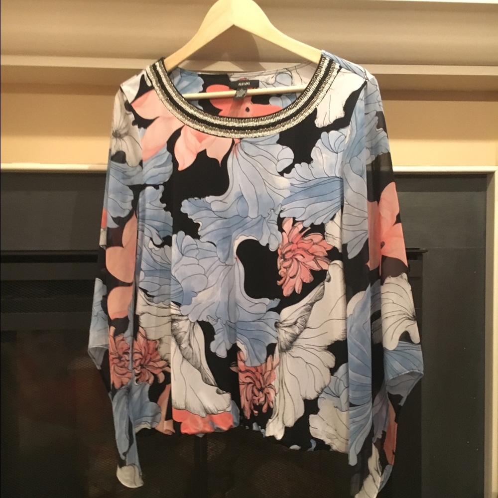 Alfani long sleeved mixed material top