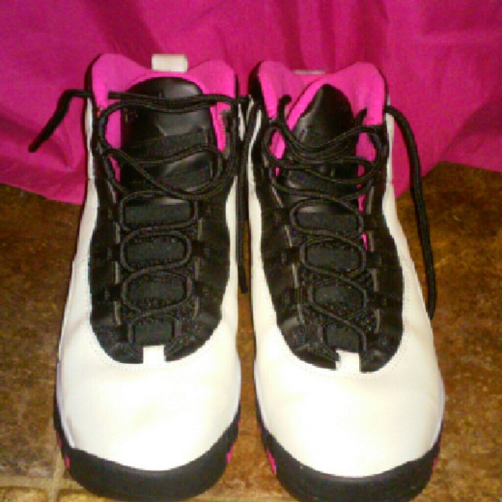 Shoes - Picture 2 of 4