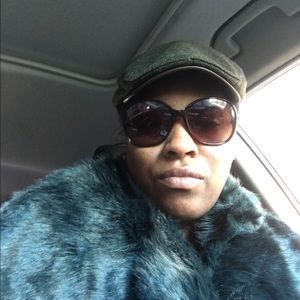 Meet your Posher, Loretta