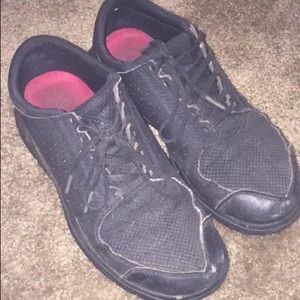 Non slip work shoes