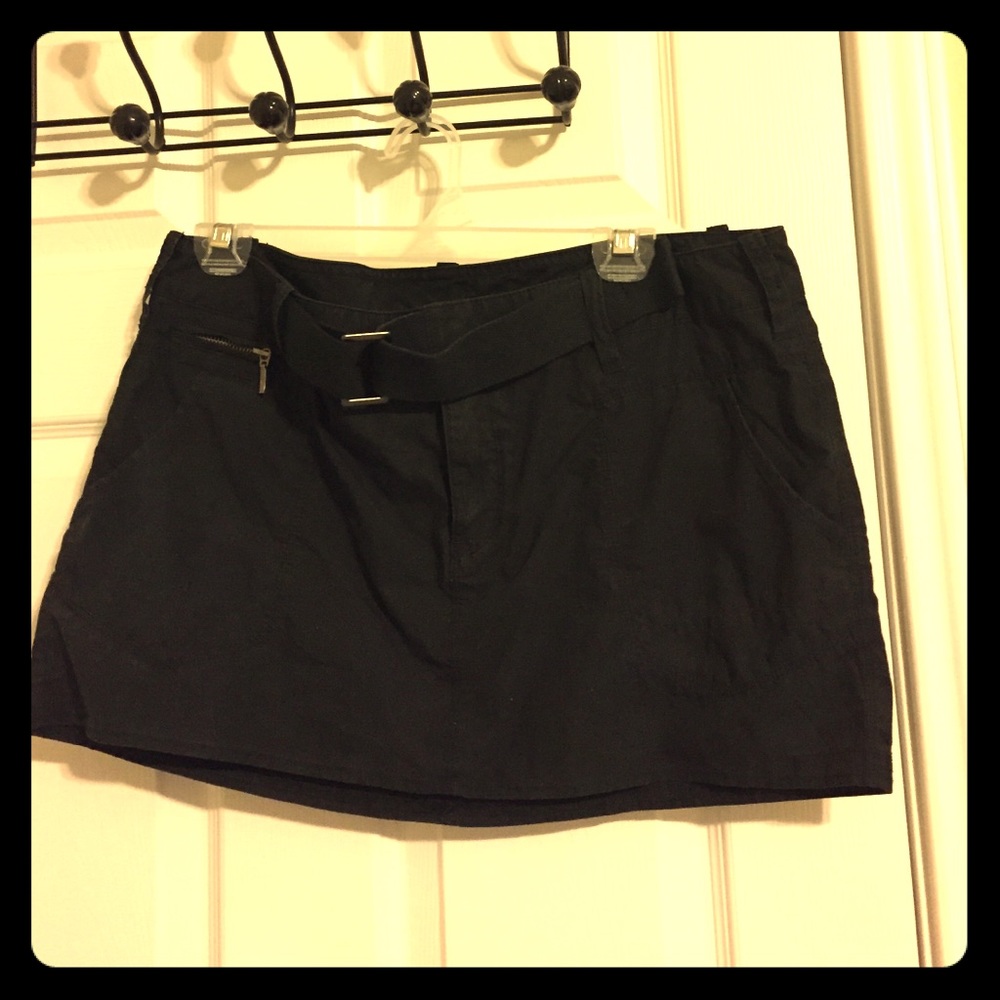 Black mini skirt. Comes with belt.