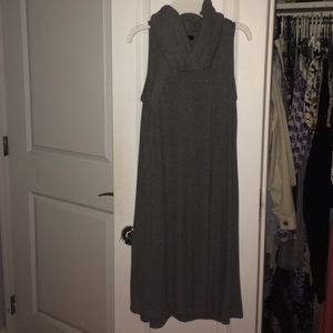 Turtleneck sleeveless gray dress