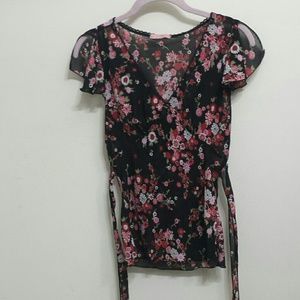 Butterfly sleeve top w/ floral print