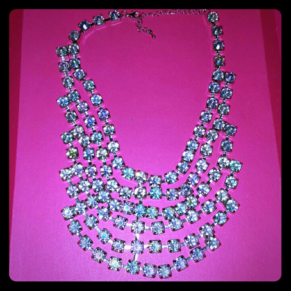 Iridescent necklace