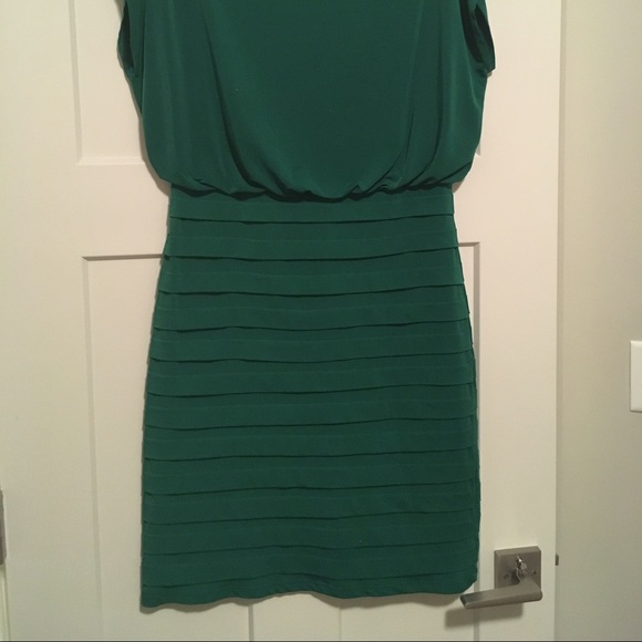 Green dress - Picture 2 of 2