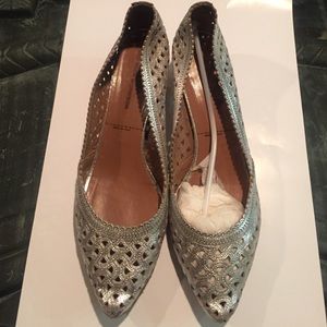 SIGERSON MORRISON kitten heel silver shoes