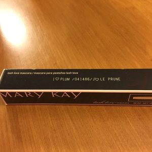 Mary Kay Lash Love Mascara in "I ❤️️ Plum"