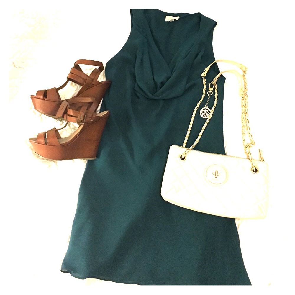SEXY, TEAL, COWNECK DRESS! (Size M) 🐮👗