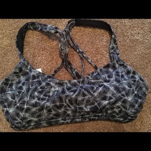 Lululemon sports bra size 4