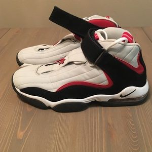 Men's basketball shoes