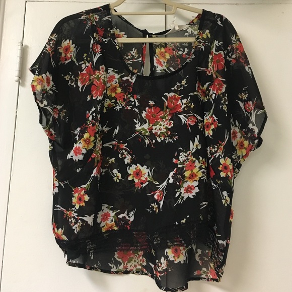 Sheer floral top with laced trimmed bottom - Picture 1 of 1