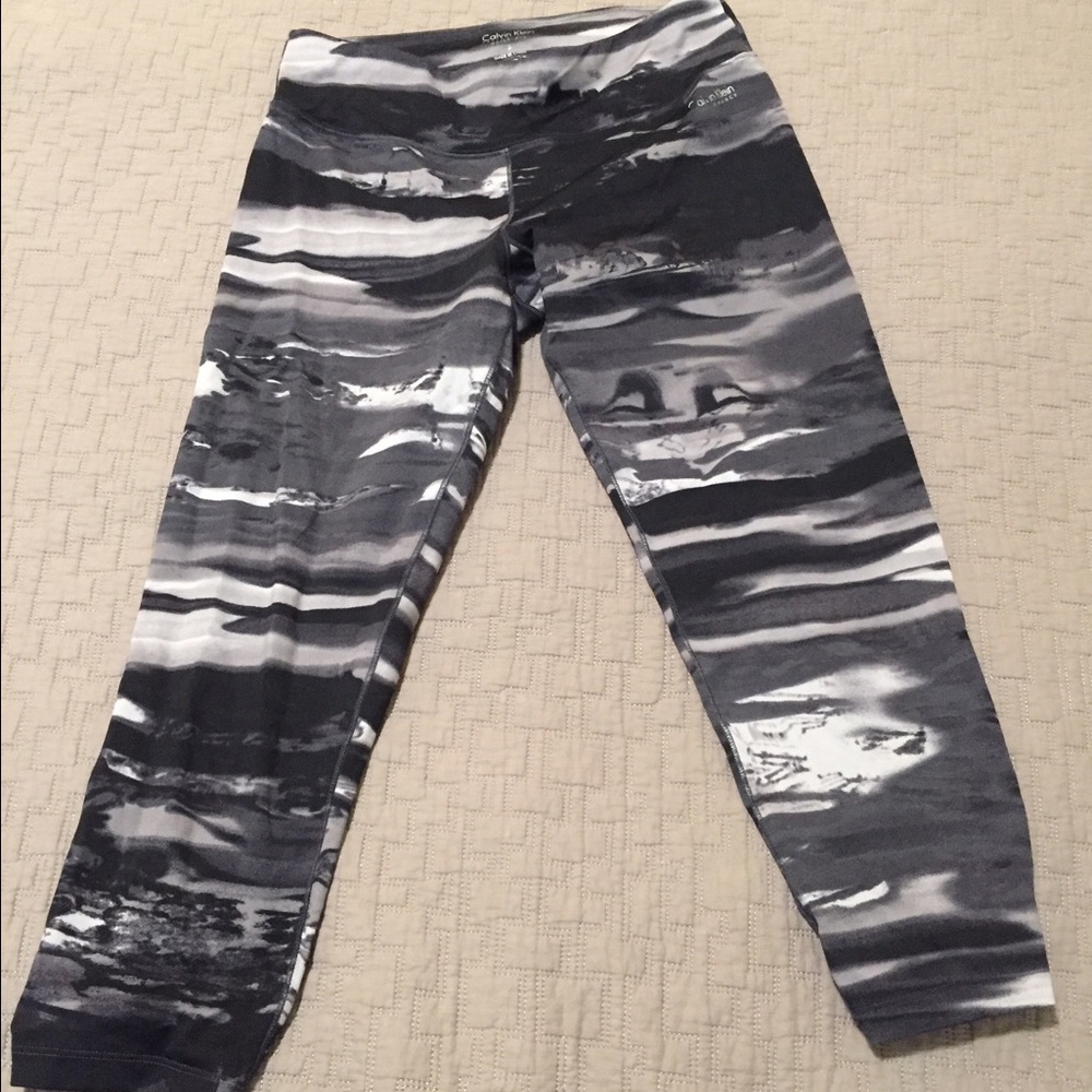 Calvin Klein performance Capri leggings Size S