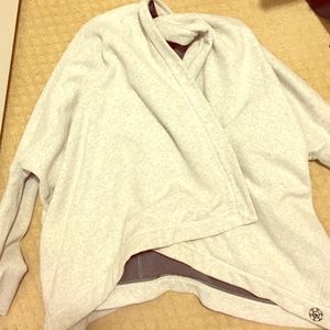 Lululemon grey cape
