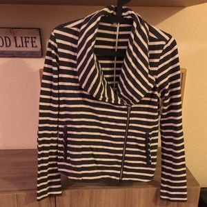 GAP Asymmetrical zip up blazer in small