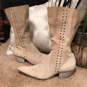 Janet and Janet cream leather pointed boots