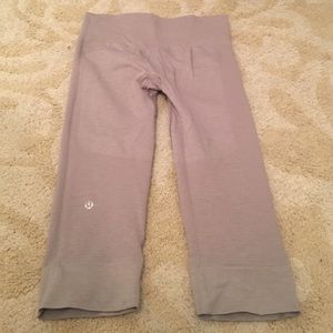 Lululemon crops Sz 6