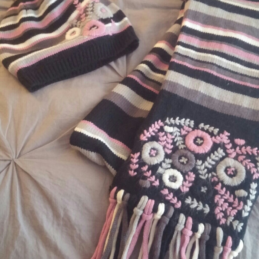 Hat and scarf set