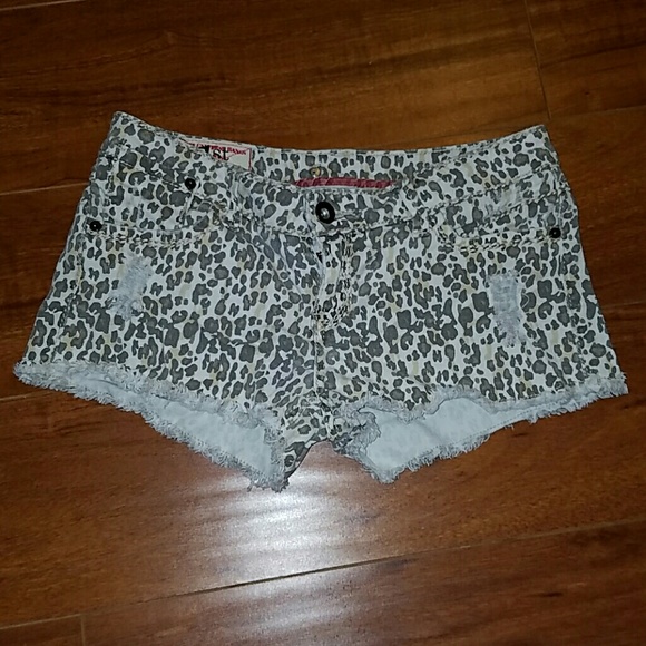 1st kiss  Pants - Cheetah shorts