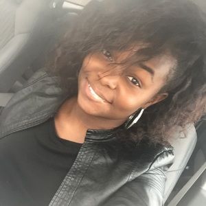 Meet your Posher, Evana