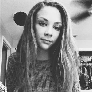 Meet your Posher, Elise