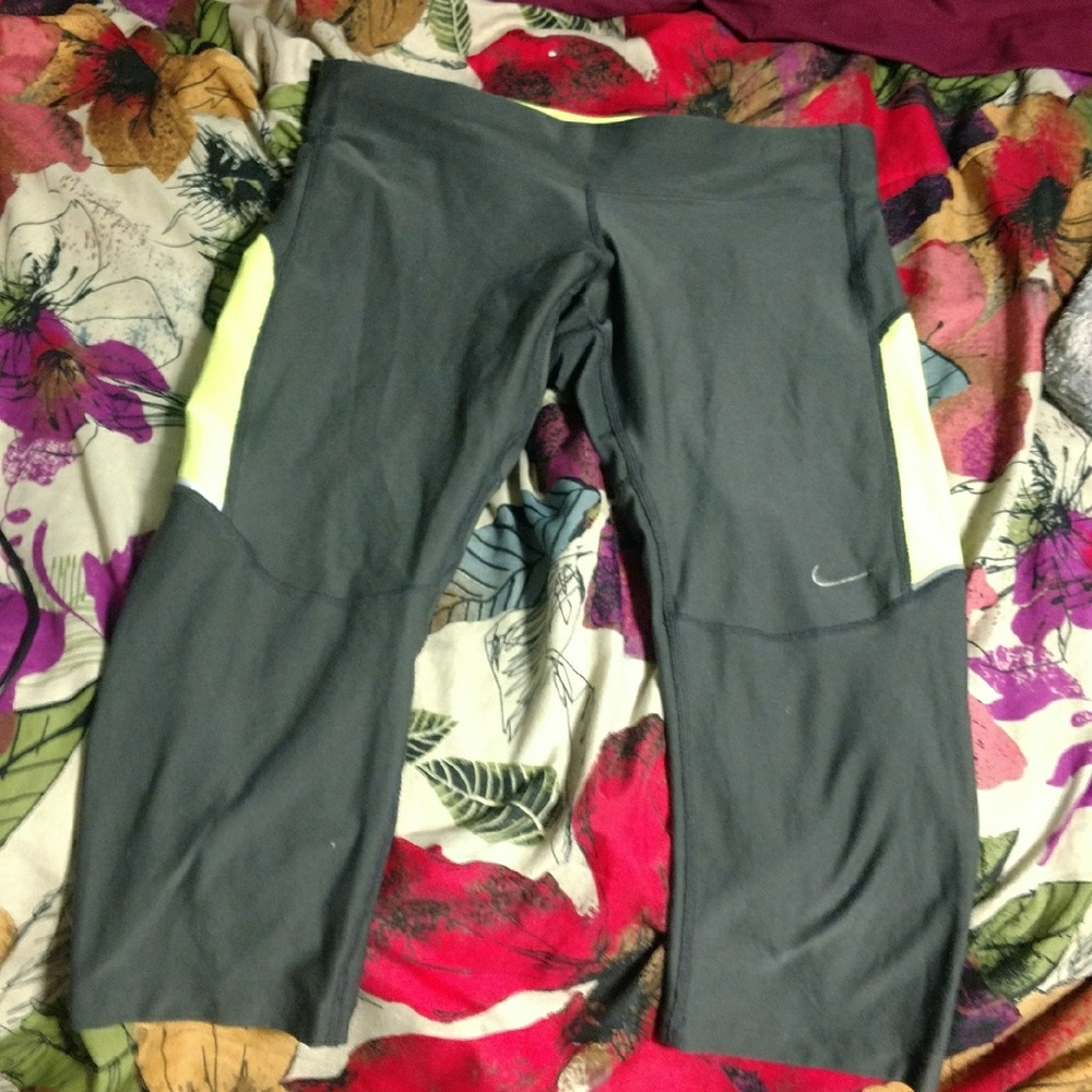 Nike Capri with elastic top (grey/bright green)