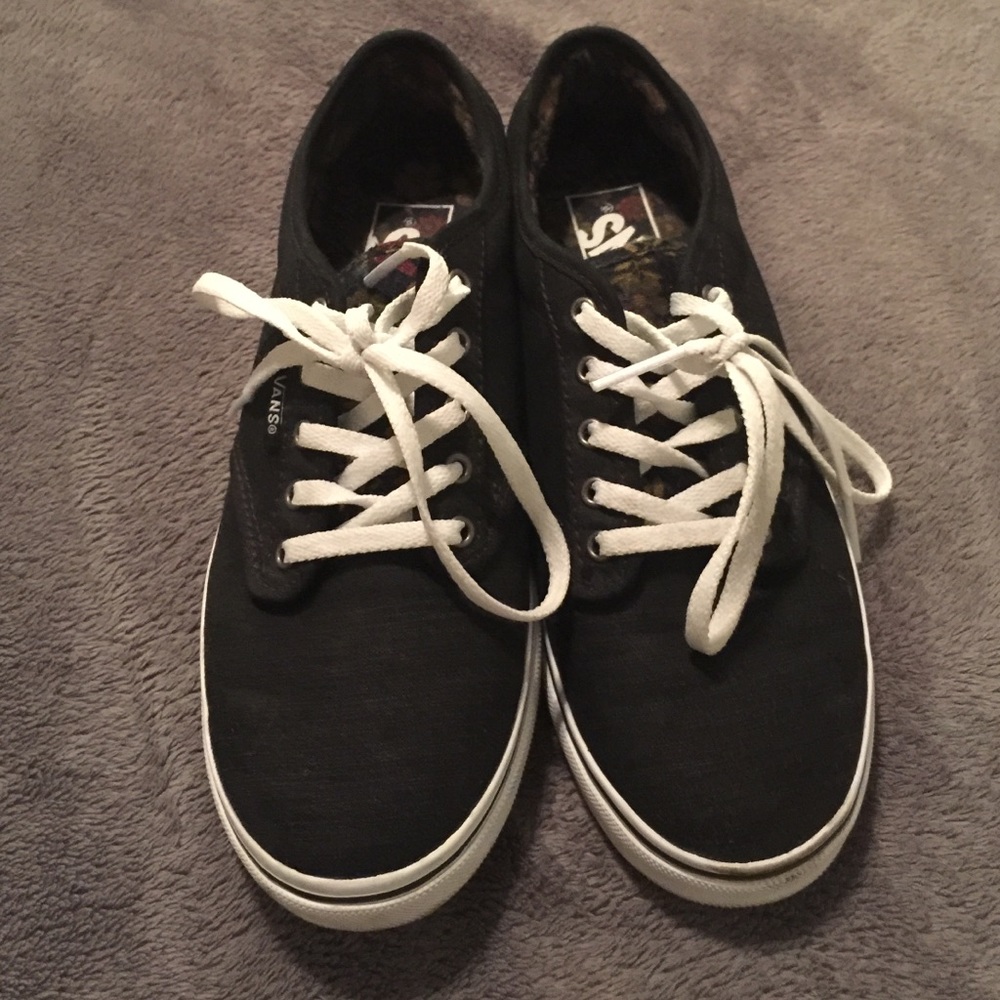 LIKE NEW ... Size 6 VANS