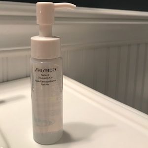 New Shiseido Perfect Cleansing Oil - never used