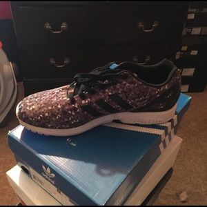 Adidas zx flex and doesn't have the insoule