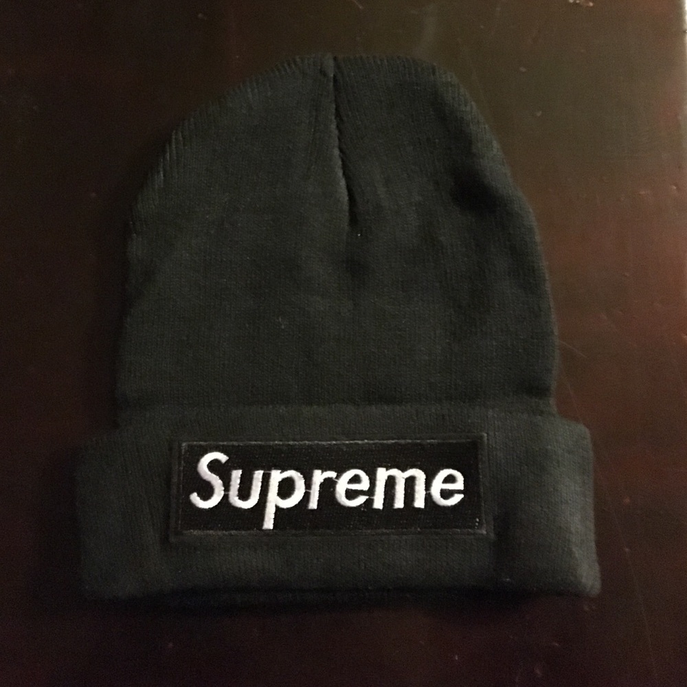 Supreme Black Bennie