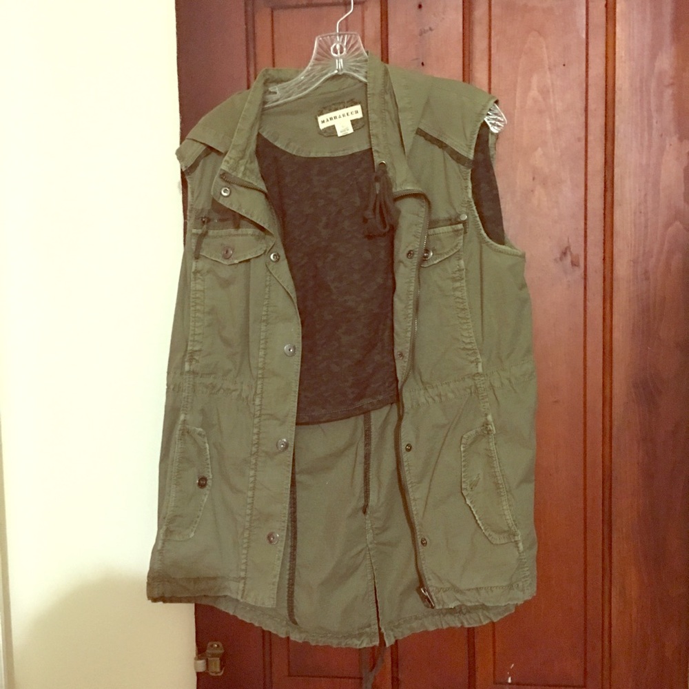 Marakech army vest with hood