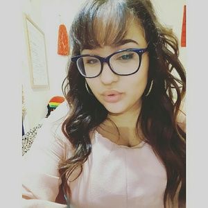 Meet your Posher, Coralee