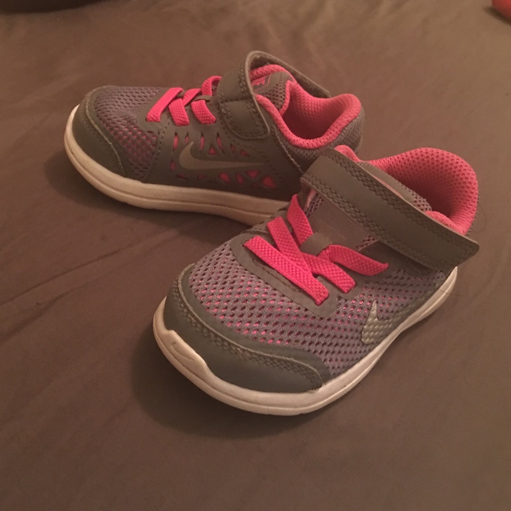 Baby/Toddler girls size 5 flex run nikes.