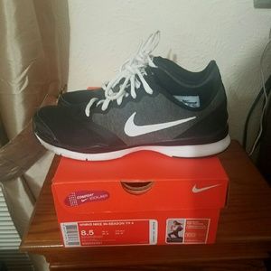 Ladies NIKE In Season Trainer Sz 8.5